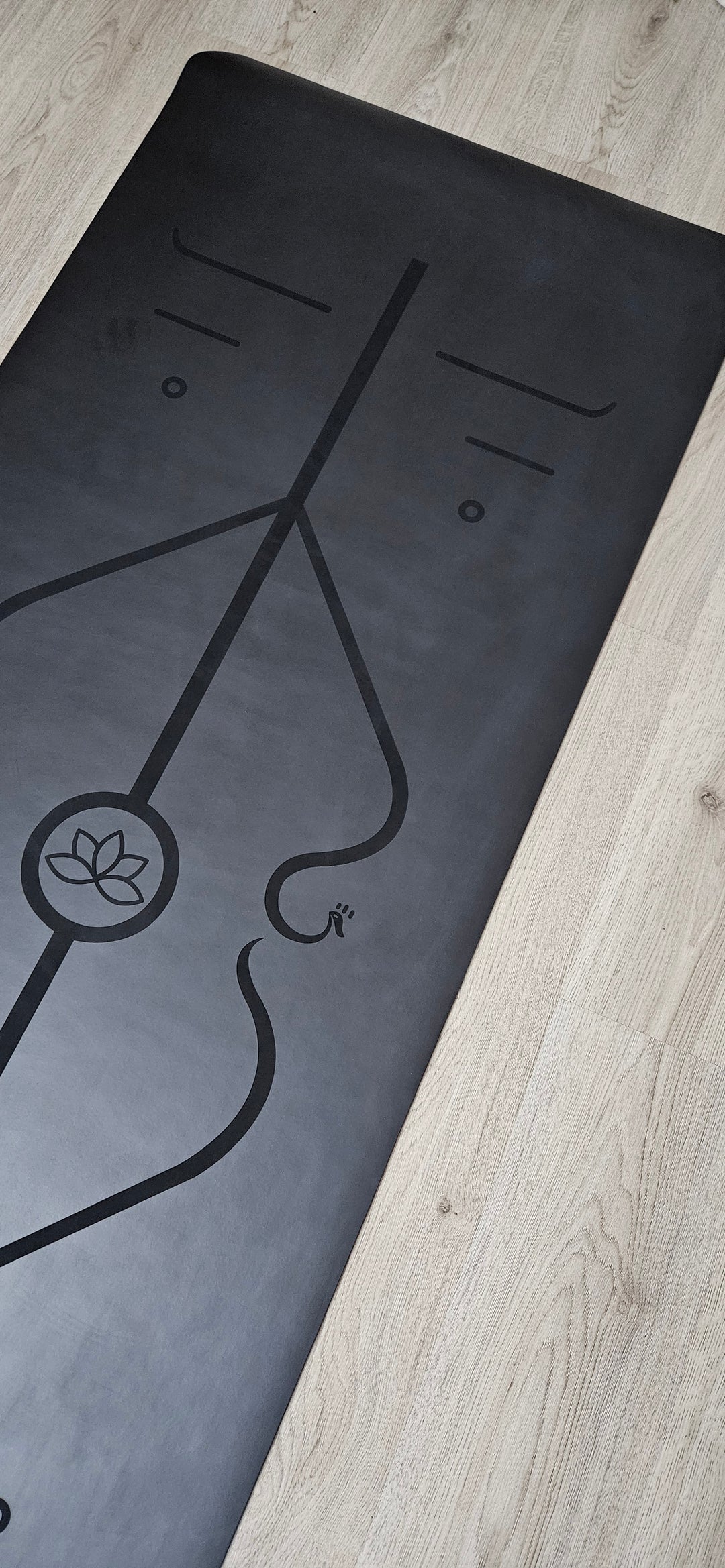 Mat PU Black Serie Limitada, #24
