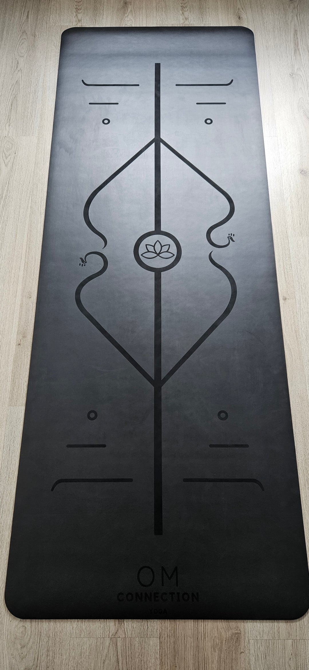 Mat PU Black Serie Limitada, #01