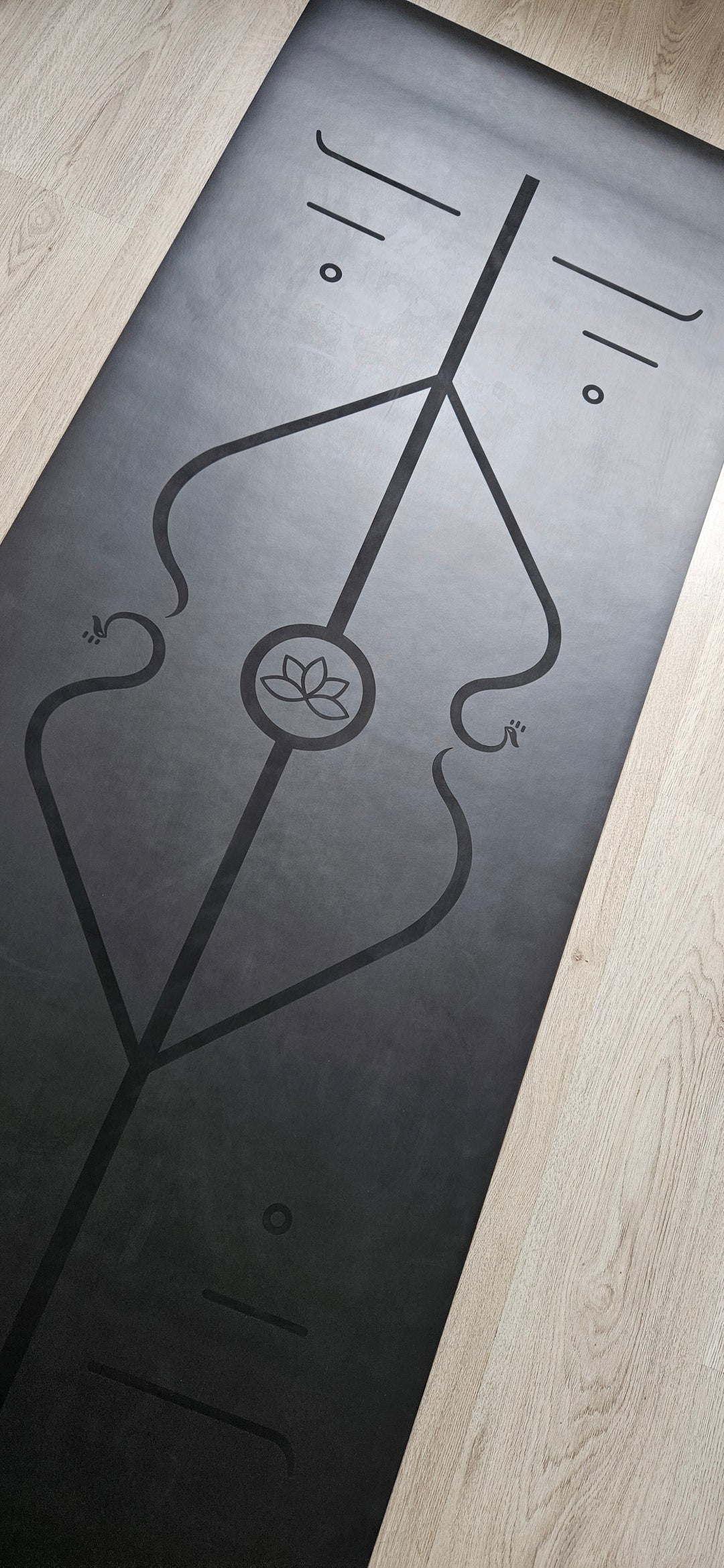 Mat PU Black Serie Limitada, #01