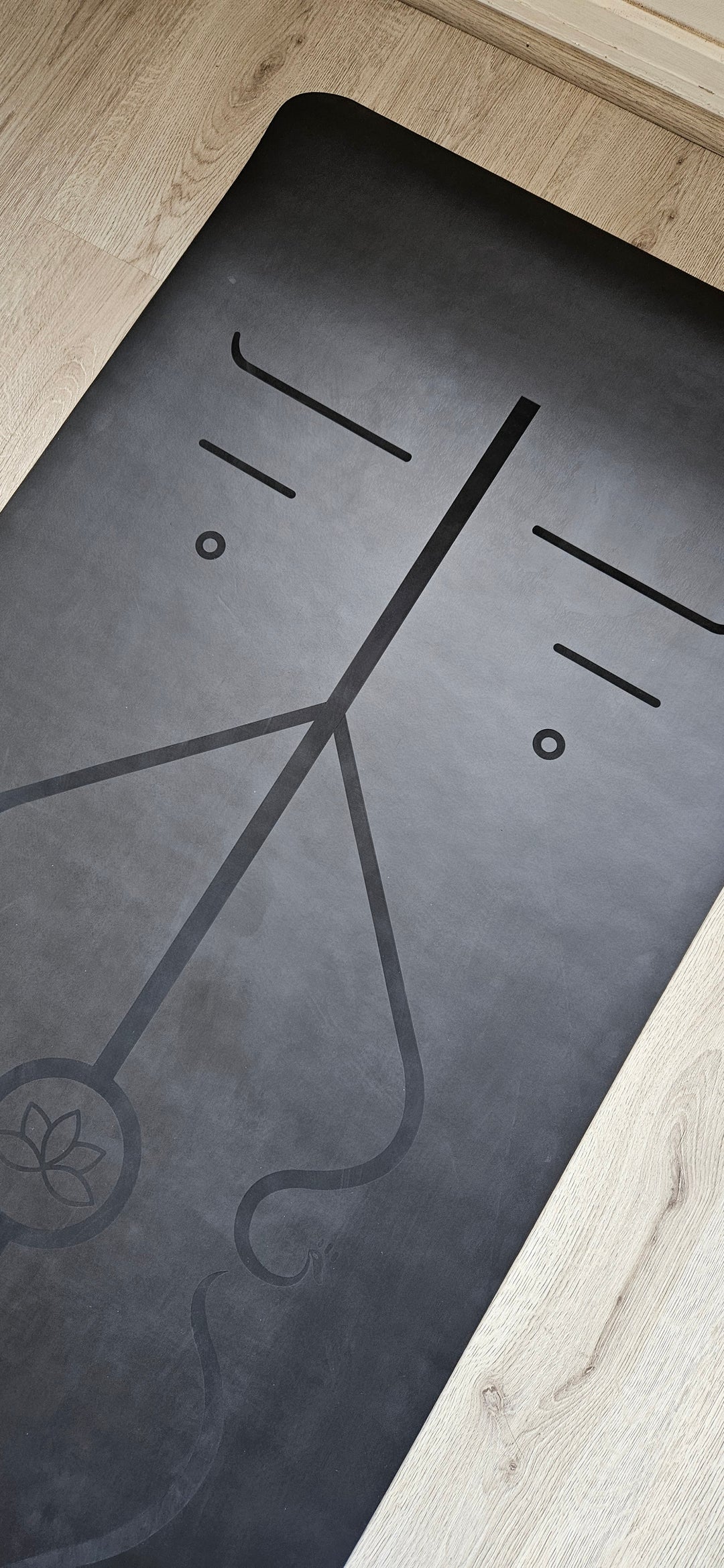 Mat PU Black Serie Limitada, #03
